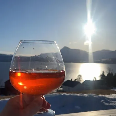 Vakantiehuis In Stunning Surroundings Kjerrvika