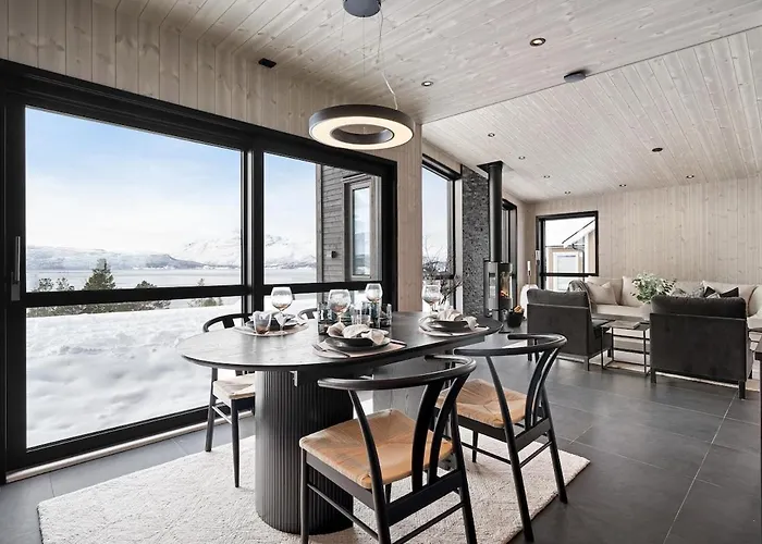 In Stunning Surroundings 度假居 Kjerrvika